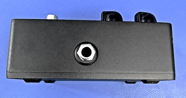 ampeg_bass_overdrive_input_output_jacks