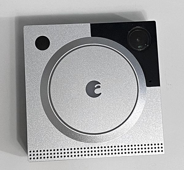 august_home_doorbell_cam_pro_doorbell_itself