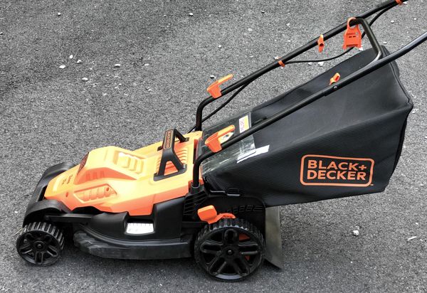 black_decker_electric_mower_with_grass_catcher
