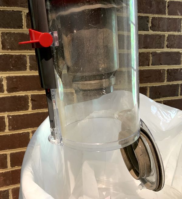 dyson_v11_animal_vacuum_dirt_bin_empty