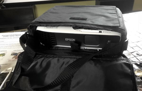 epson_projector_in_bag