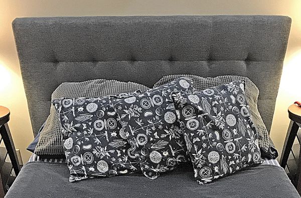 Review: Full Gray Linen Platform Bed