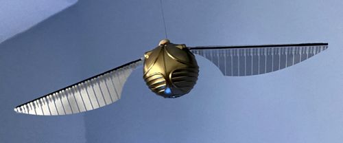 harry_potter_flying_snitch_ hanging_from thread