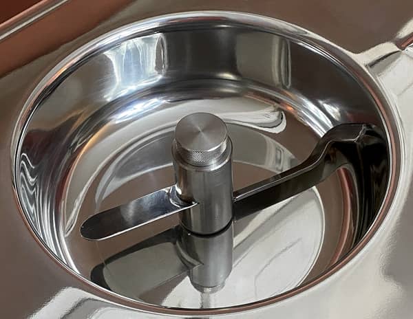 lello_musso_pola_ice_cream_machine blade_and_bowl