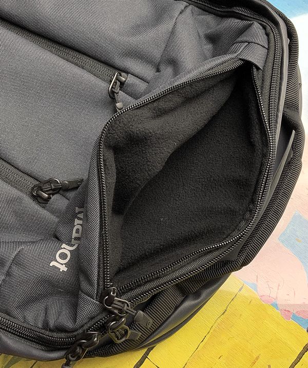 marmot_slate_weekender_bag_top_pocket