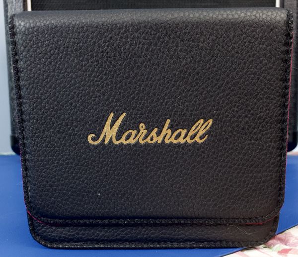 marshall_mid_anc_wireless_headphones_container