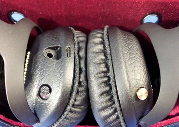 marshall_mid_anc_wireless_headphones_in_case