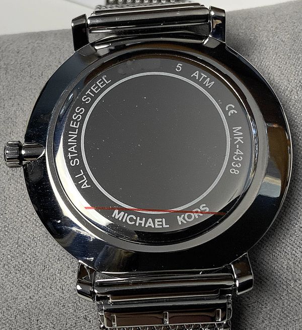 michael_kors_stainless_steel_quartz_watch_back_detail