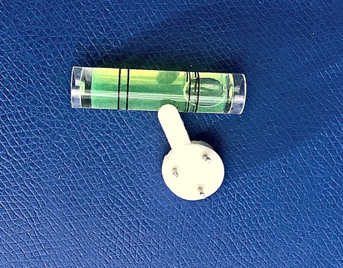 one_wall_black_picture_frame_level