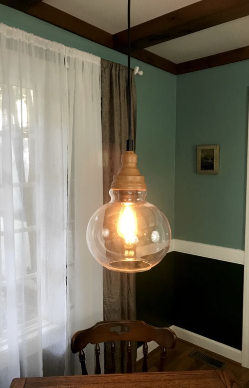 pendant_light_above_table