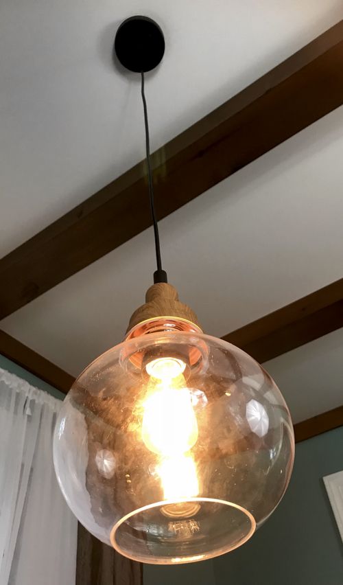 pendant_light_on_hanging