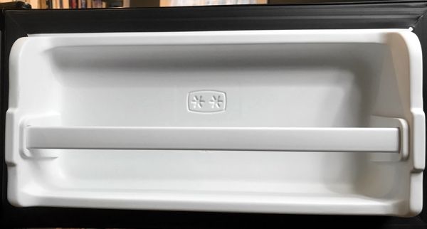 proctor_silex_mini_fridge freezer door