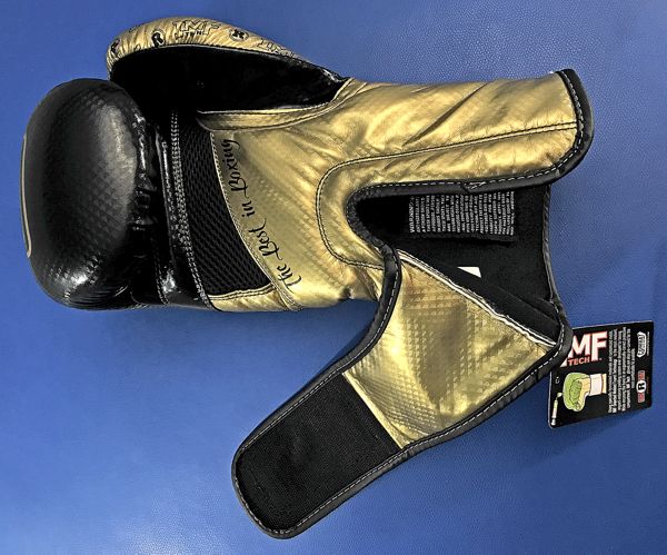 ringside_apex_flash_sparring_gloves hook_and_loop_closure