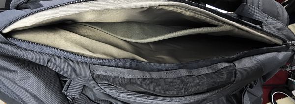 sthule_landmark_travel_pack laptop compartment