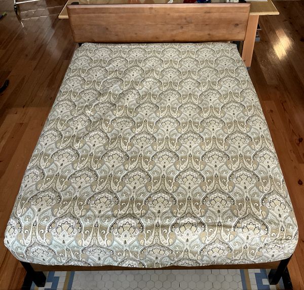 wood_metal_platform_bed_assembled_with_mattress